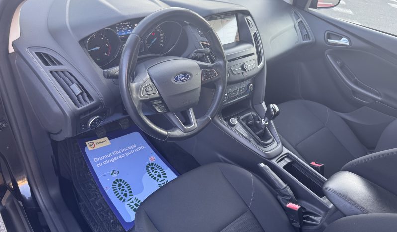 
								FORD FOCUS / AN 2017 / 1,6 D/ EURO 6 / NAVIGATIE CARPLAY full									