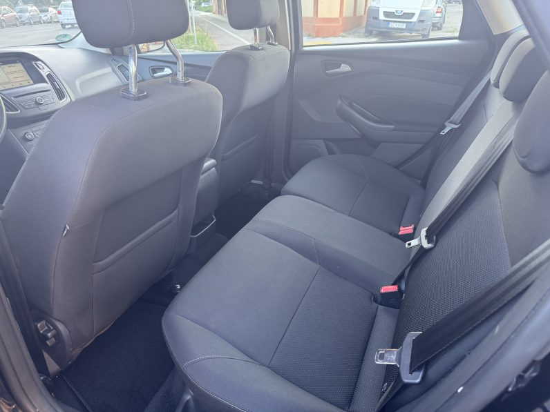 
								FORD FOCUS / AN 2017 / 1,6 D/ EURO 6 / NAVIGATIE CARPLAY full									