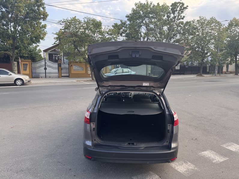 
								FORD FOCUS TITANIUM / 1,6 D / CLIMATRONIC / INCALZIRE IN SCAUNE full									