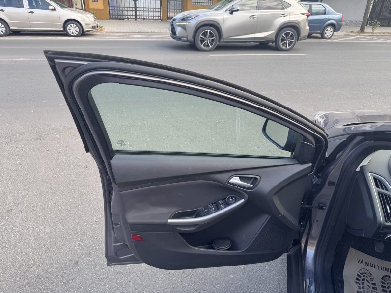 
								FORD FOCUS TITANIUM / 1,6 D / CLIMATRONIC / INCALZIRE IN SCAUNE full									
