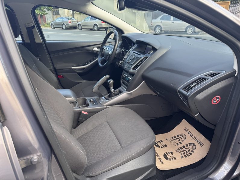 
								FORD FOCUS TITANIUM / 1,6 D / CLIMATRONIC / INCALZIRE IN SCAUNE full									