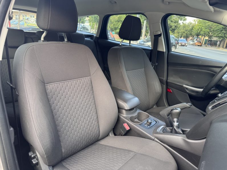 
								FORD FOCUS TITANIUM / 1,6 D / CLIMATRONIC / INCALZIRE IN SCAUNE full									