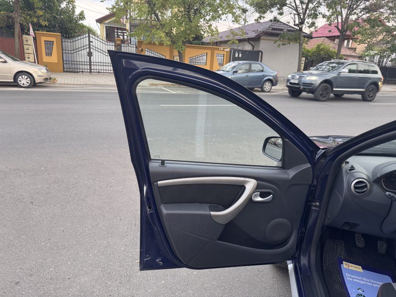 
								Dacia Duster / 1,6 Benzina + GPL full									