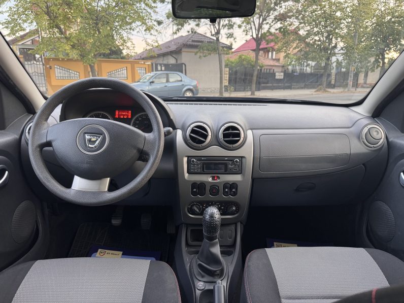 
								Dacia Duster / 1,6 Benzina + GPL full									