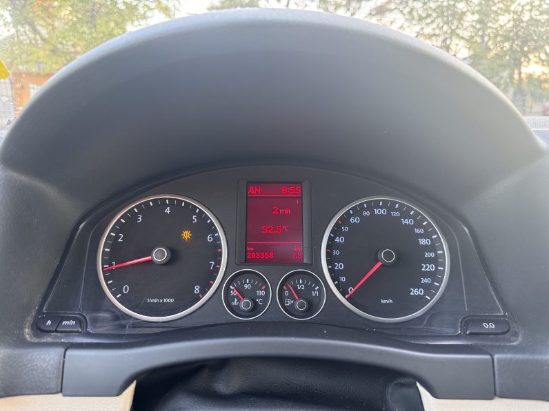 
								VW TIGUAN / BI-XENON / PANORAMA / TAPISERIE DIN PIELE / NAVI full									