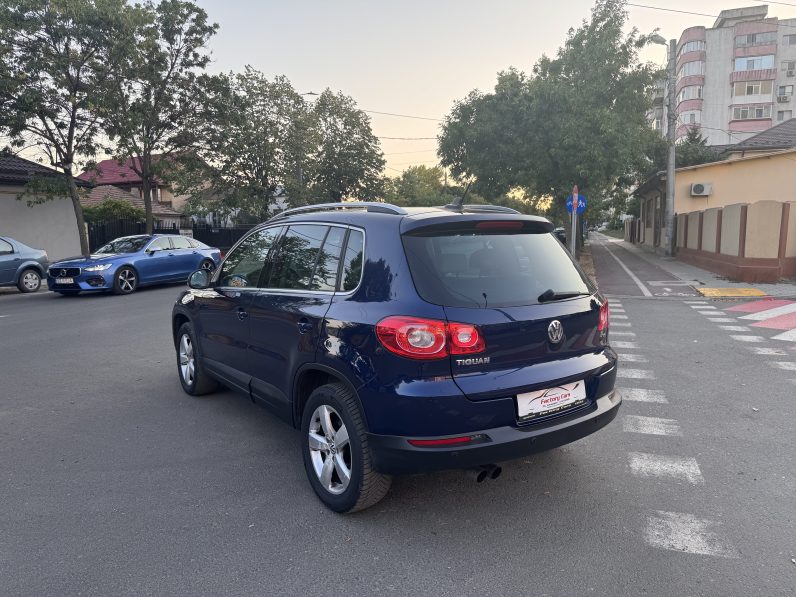 
								VW TIGUAN / BI-XENON / PANORAMA / TAPISERIE DIN PIELE / NAVI full									