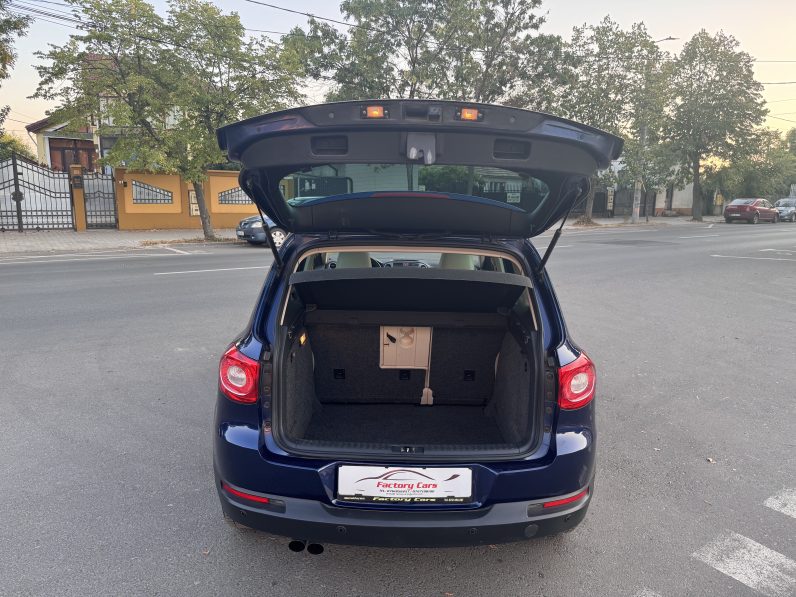 
								VW TIGUAN / BI-XENON / PANORAMA / TAPISERIE DIN PIELE / NAVI full									