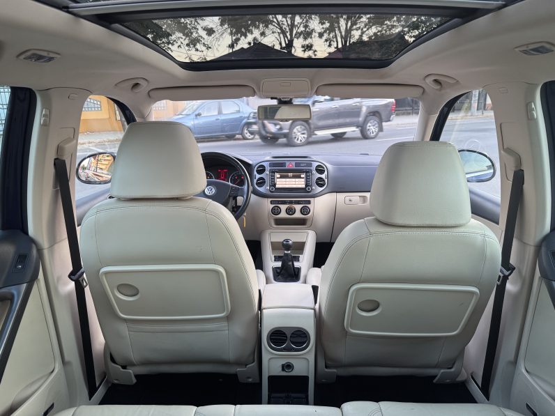 
								VW TIGUAN / BI-XENON / PANORAMA / TAPISERIE DIN PIELE / NAVI full									