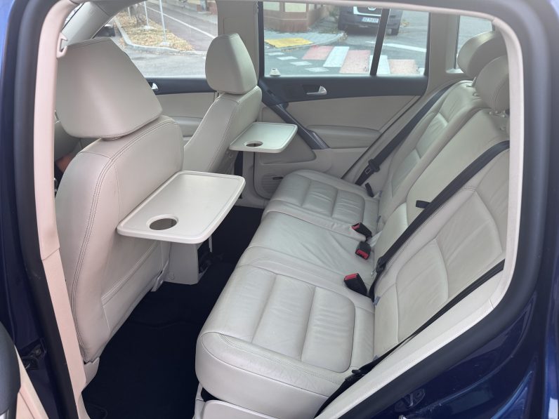 
								VW TIGUAN / BI-XENON / PANORAMA / TAPISERIE DIN PIELE / NAVI full									
