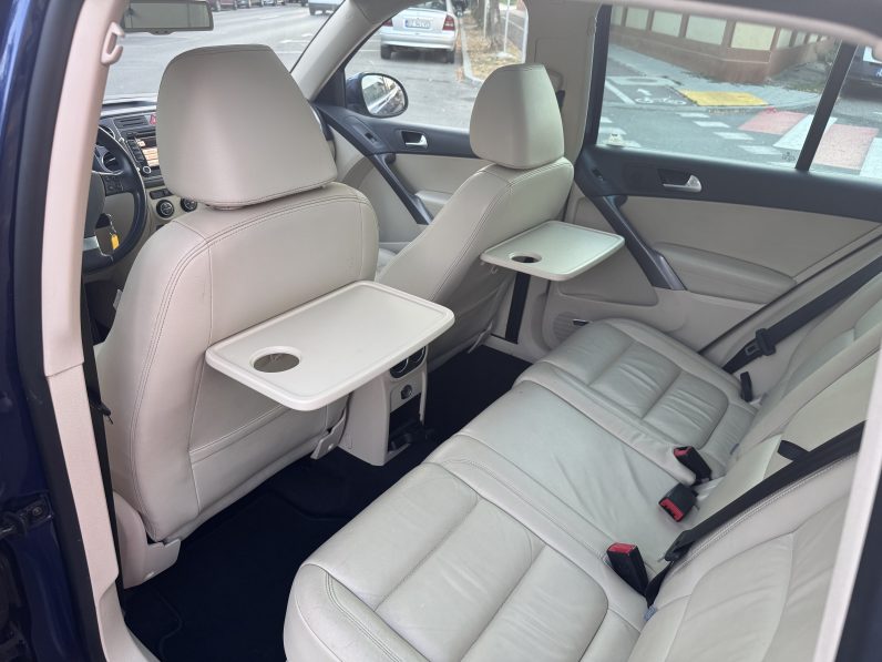 
								VW TIGUAN / BI-XENON / PANORAMA / TAPISERIE DIN PIELE / NAVI full									