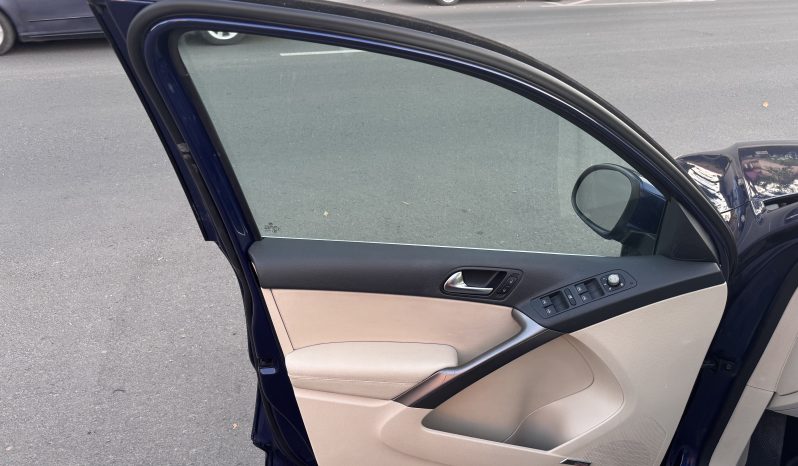 
								VW TIGUAN / BI-XENON / PANORAMA / TAPISERIE DIN PIELE / NAVI full									