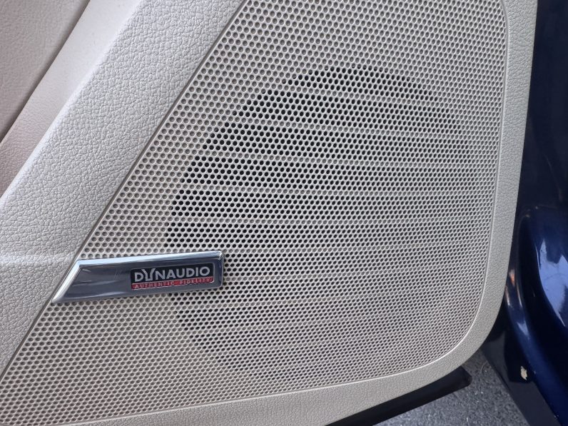 
								VW TIGUAN / BI-XENON / PANORAMA / TAPISERIE DIN PIELE / NAVI full									