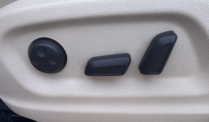
								VW TIGUAN / BI-XENON / PANORAMA / TAPISERIE DIN PIELE / NAVI full									