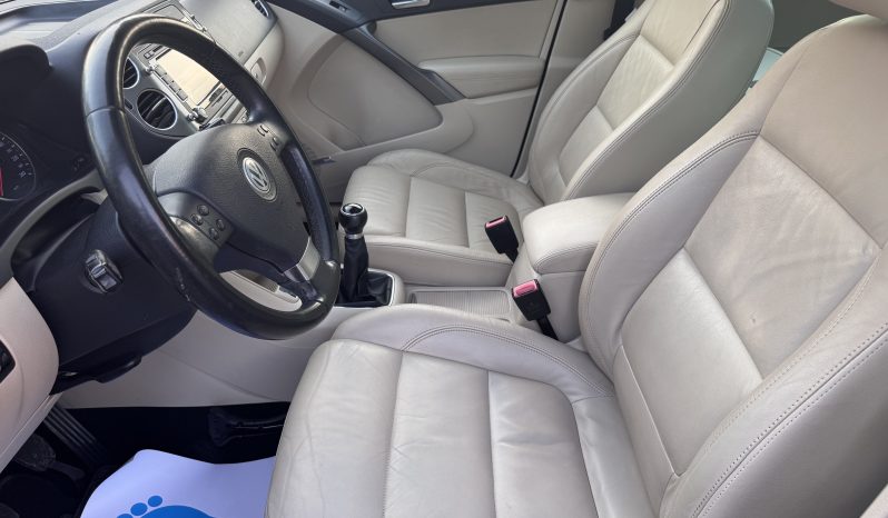 
								VW TIGUAN / BI-XENON / PANORAMA / TAPISERIE DIN PIELE / NAVI full									