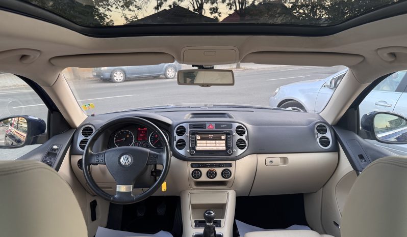 
								VW TIGUAN / BI-XENON / PANORAMA / TAPISERIE DIN PIELE / NAVI full									