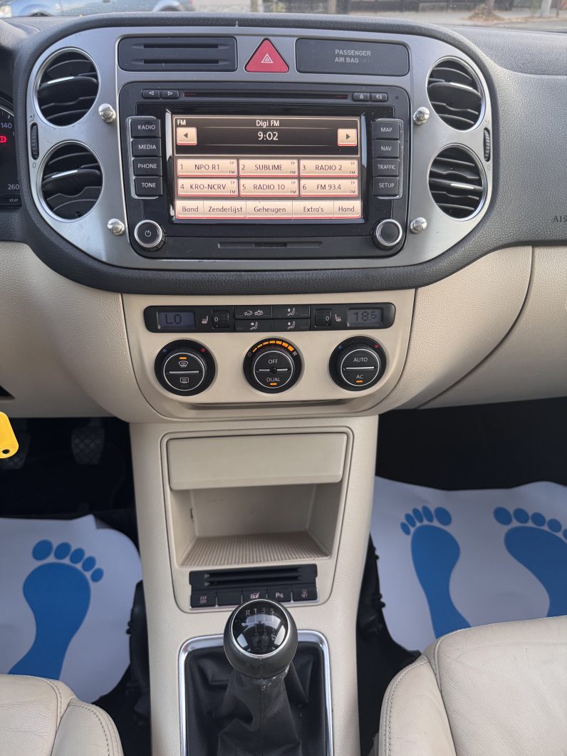 
								VW TIGUAN / BI-XENON / PANORAMA / TAPISERIE DIN PIELE / NAVI full									