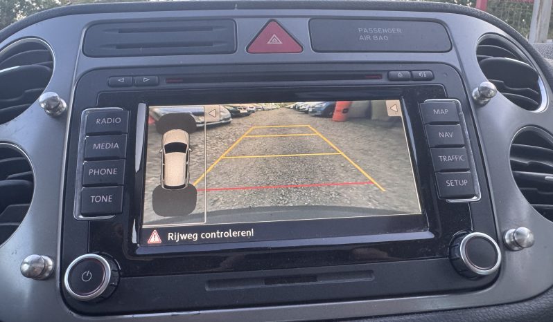 
								VW TIGUAN / BI-XENON / PANORAMA / TAPISERIE DIN PIELE / NAVI full									