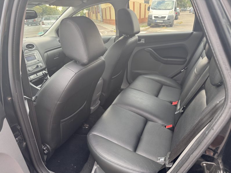 
								FORD FOCUS / 1,8 BENZINA / PIELE / DUBLU CLIMATRONIC full									