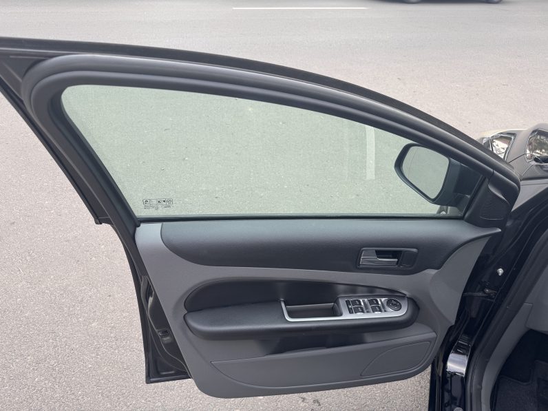 
								FORD FOCUS / 1,8 BENZINA / PIELE / DUBLU CLIMATRONIC full									