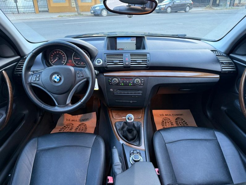 
								BMW SERIA 1 / AN 2010 / NAVIGATIE / FARURI BI-XENON full									