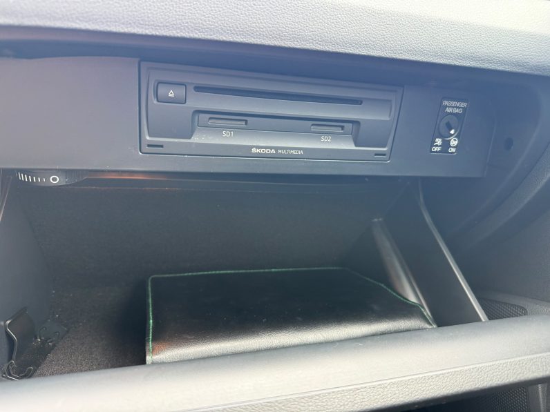 
								SKODA OCTAVIA / KEYLESS ENTRY&GO / BI-XENON / SISTEM AUDIO CANTON full									