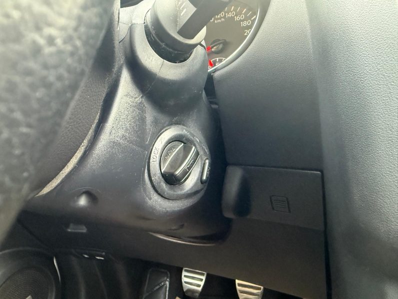 
								NISSAN QASHQAI / 2012 / 7 LOCURI full									