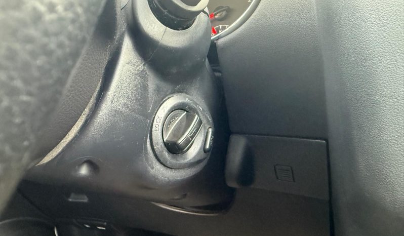 
								NISSAN QASHQAI / 2012 / 7 LOCURI full									