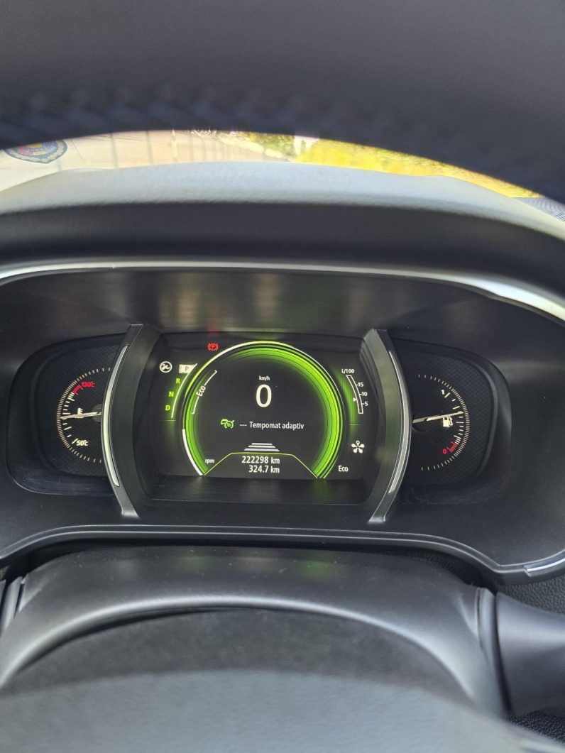 
								RENAULT CLIO full									