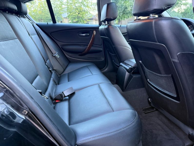 
								BMW SERIA 1 / AN 2010 / NAVIGATIE / FARURI BI-XENON full									