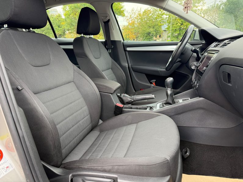 
								SKODA OCTAVIA / KEYLESS ENTRY&GO / BI-XENON / SISTEM AUDIO CANTON full									