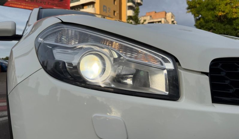 
								NISSAN QASHQAI / 2012 / 7 LOCURI full									