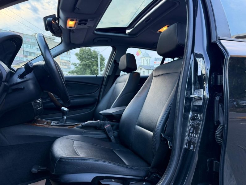 
								BMW SERIA 1 / AN 2010 / NAVIGATIE / FARURI BI-XENON full									