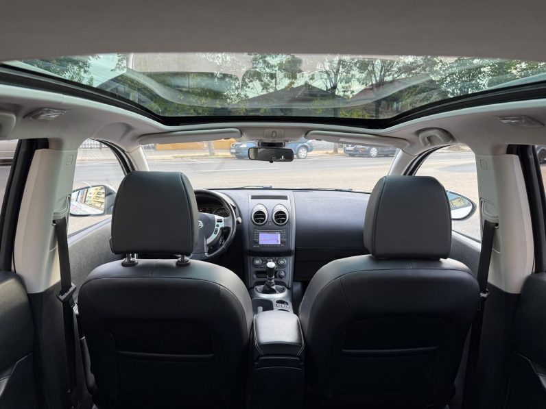 
								NISSAN QASHQAI / 2012 / 7 LOCURI full									