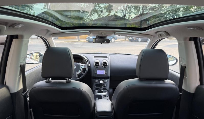 
								NISSAN QASHQAI / 2012 / 7 LOCURI full									