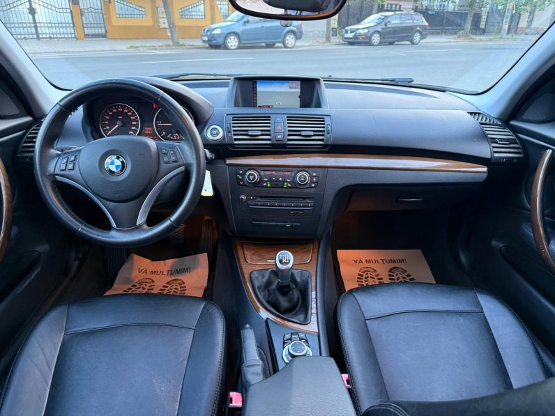 
								BMW SERIA 1 / AN 2010 / NAVIGATIE / FARURI BI-XENON full									
