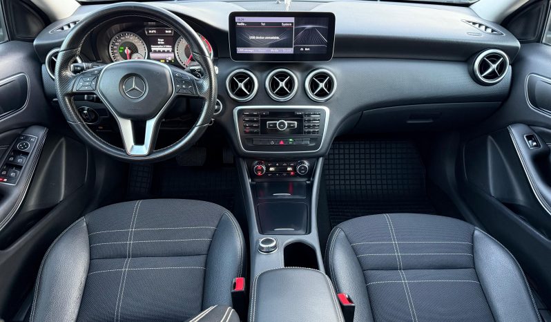 
								MERCEDES – BENZ. A CLASS / CUTIE AUTOMATA / NAVIGATIE ANDROID CARPLAY / FARURI BI-XENON full									