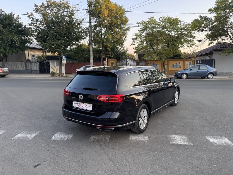 
								VW PASSAT HIGHLINE 2,0 D BLUEMOTION / NAVIGATIE / INCALZIRE full									