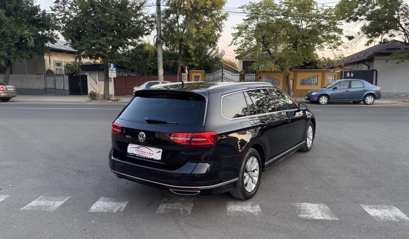 
								VW PASSAT HIGHLINE 2,0 D BLUEMOTION / NAVIGATIE / INCALZIRE full									