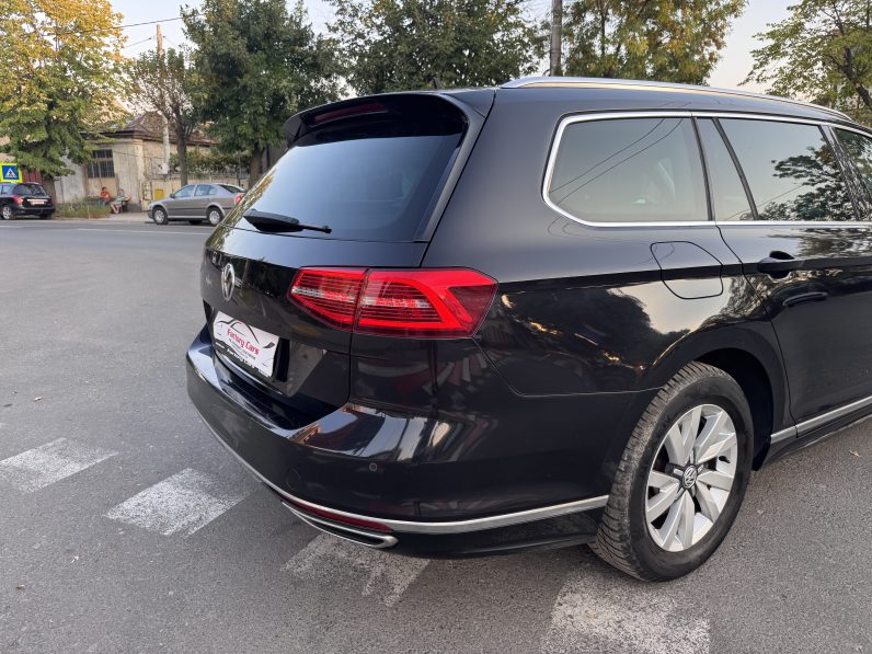 
								VW PASSAT HIGHLINE 2,0 D BLUEMOTION / NAVIGATIE / INCALZIRE full									