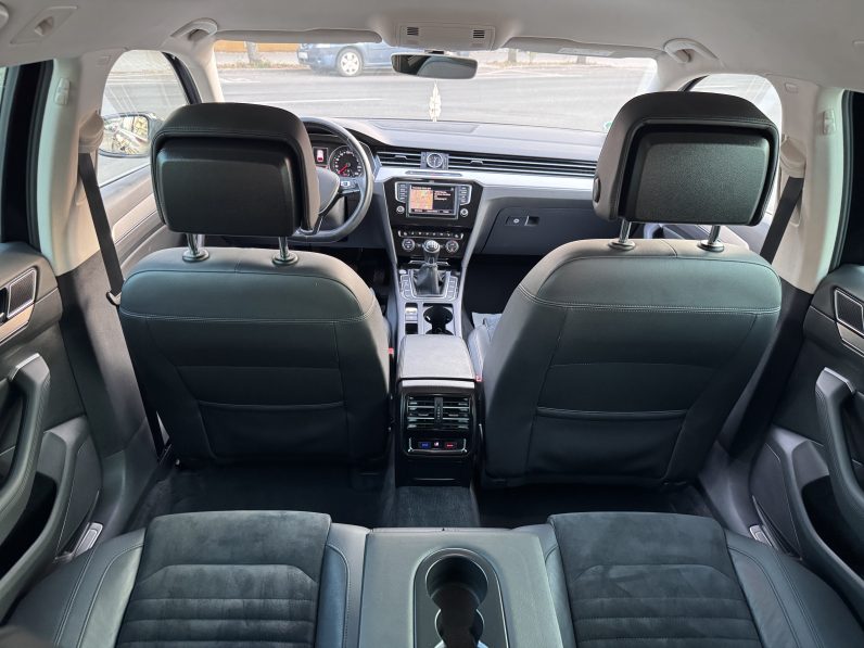 
								VW PASSAT HIGHLINE 2,0 D BLUEMOTION / NAVIGATIE / INCALZIRE full									