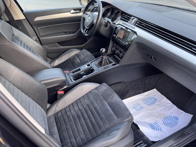
								VW PASSAT HIGHLINE 2,0 D BLUEMOTION / NAVIGATIE / INCALZIRE full									