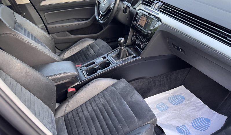 
								VW PASSAT HIGHLINE 2,0 D BLUEMOTION / NAVIGATIE / INCALZIRE full									