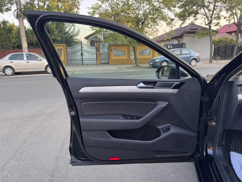 
								VW PASSAT HIGHLINE 2,0 D BLUEMOTION / NAVIGATIE / INCALZIRE full									
