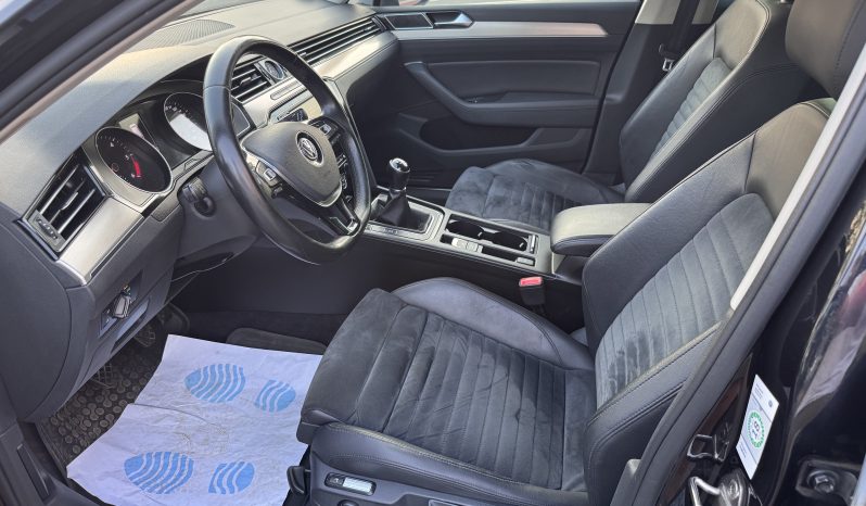 
								VW PASSAT HIGHLINE 2,0 D BLUEMOTION / NAVIGATIE / INCALZIRE full									