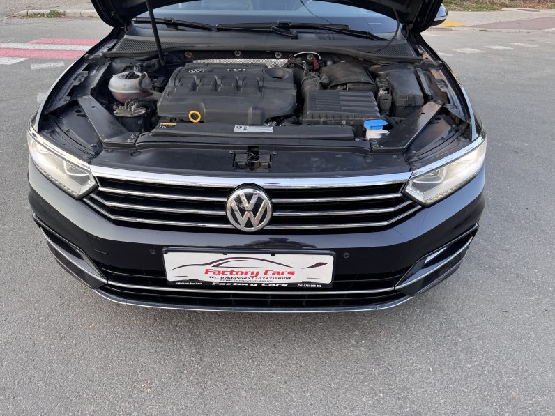 
								VW PASSAT HIGHLINE 2,0 D BLUEMOTION / NAVIGATIE / INCALZIRE full									