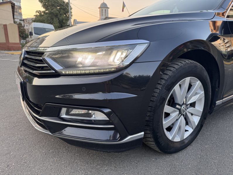 
								VW PASSAT HIGHLINE 2,0 D BLUEMOTION / NAVIGATIE / INCALZIRE full									