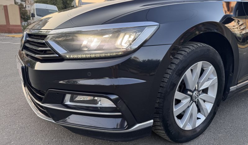 
								VW PASSAT HIGHLINE 2,0 D BLUEMOTION / NAVIGATIE / INCALZIRE full									