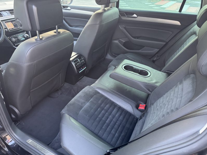 
								VW PASSAT HIGHLINE 2,0 D BLUEMOTION / NAVIGATIE / INCALZIRE full									