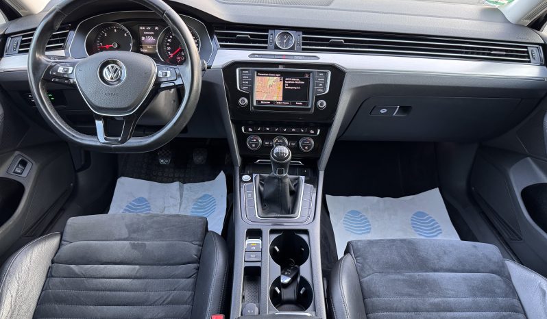 
								VW PASSAT HIGHLINE 2,0 D BLUEMOTION / NAVIGATIE / INCALZIRE full									