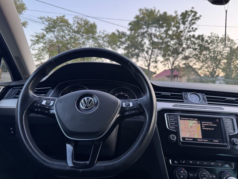 
								VW PASSAT HIGHLINE 2,0 D BLUEMOTION / NAVIGATIE / INCALZIRE full									